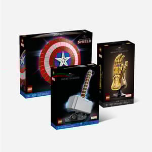Lego Pack including Thanos Gauntlet, Captain America Shield and Black Panther Bust